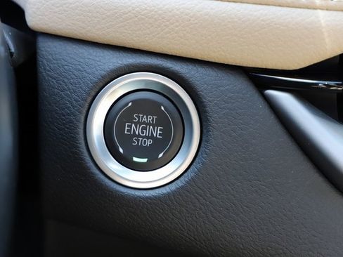 Used 2024 Cadillac XT4 Luxury w/ Cold Weather Package image 31