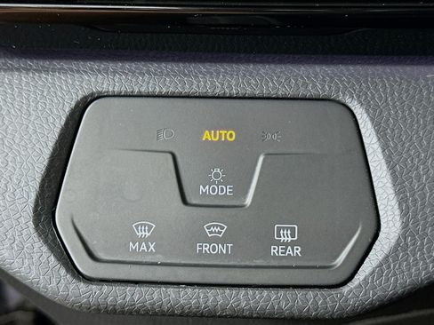 Used 2023 Volkswagen ID.4 Pro image 17