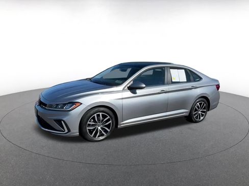 Used 2025 Volkswagen Jetta SE image 8