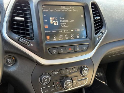 Used 2016 Jeep Cherokee Limited w/ Luxury Group image 10