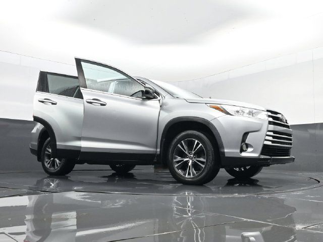 Used 2019 Toyota Highlander Plus AWD/4WD image 29