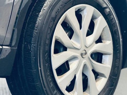 Used 2017 Nissan Rogue S image 19