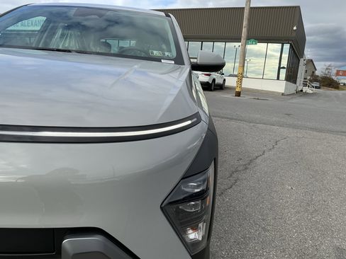 New 2026 Hyundai Kona SE image 9