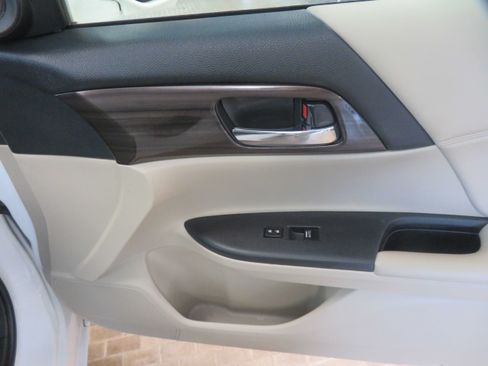 Used 2016 Honda Accord EX-L image 24