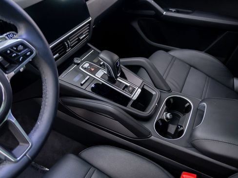 Certified 2023 Porsche Cayenne AWD/4WD image 12