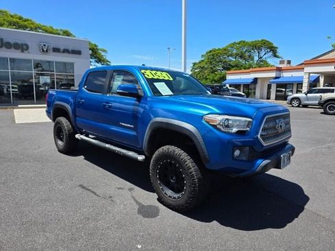 Used 2017 Toyota Tacoma 2WD Double Cab image 1