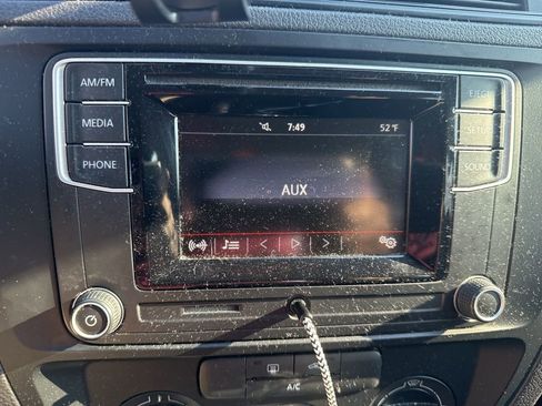 Used 2016 Volkswagen Jetta S image 9