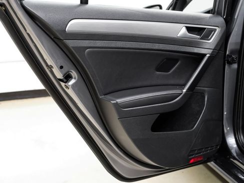 Used 2015 Volkswagen Golf S FWD image 42
