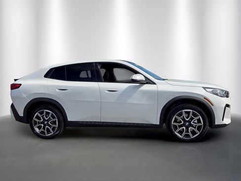 New 2026 BMW X2 xDrive28i w/ Technology Package AWD/4WD image 8