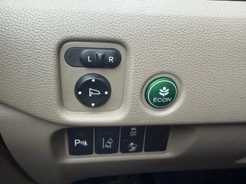 Used 2016 Honda Pilot Touring image 19