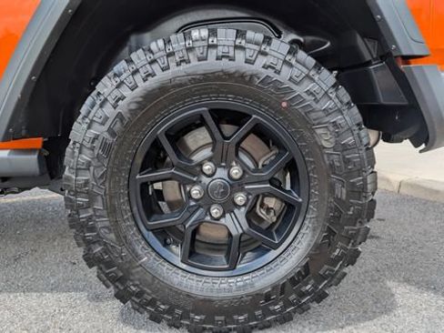 Used 2025 Jeep Wrangler Sport AWD/4WD image 9
