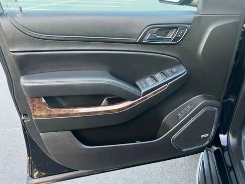 Used 2018 Chevrolet Suburban LT w/ Luxury Package image 26