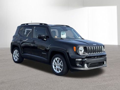 Used 2020 Jeep Renegade Latitude w/ Cold Weather Group image 13