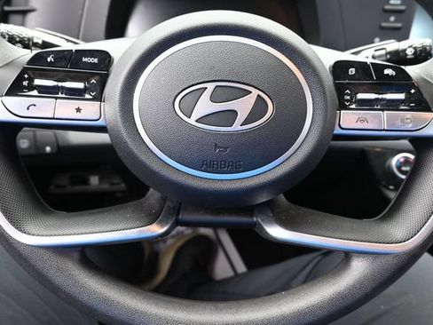 Used 2025 Hyundai Elantra Hybrid FWD image 36