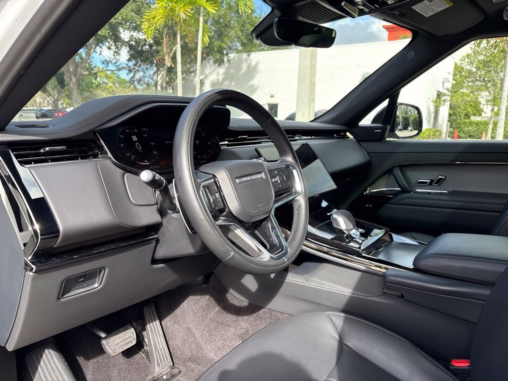 Used 2025 Land Rover Range Rover Sport SE AWD/4WD image 15