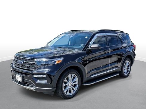 Used 2020 Ford Explorer XLT w/ Equipment Group 202A AWD/4WD image 4