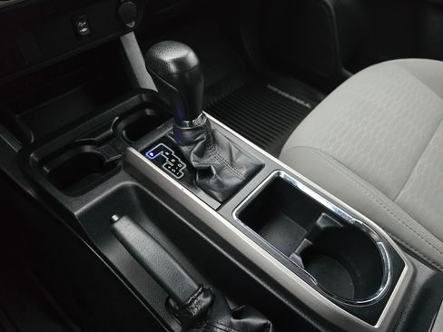 Used 2017 Toyota Tacoma SR5 image 18