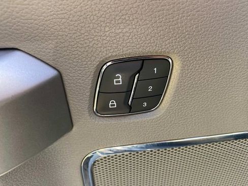 Used 2020 Ford F150 Lariat image 14