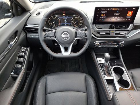 Certified 2025 Nissan Altima 2.5 SR w/ SR Premium Package image 12