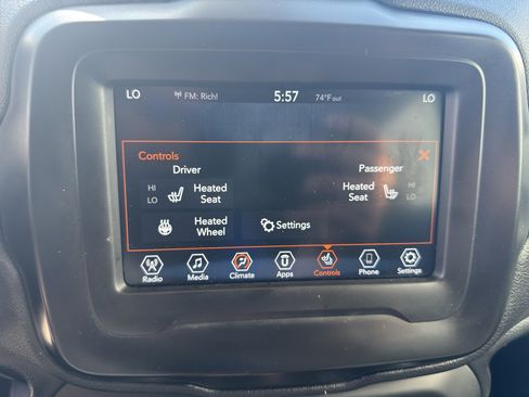 Used 2018 Jeep Renegade Trailhawk w/ Cold Weather Group II AWD/4WD image 28