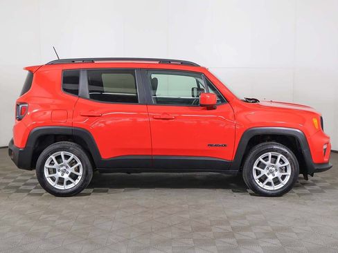 Used 2019 Jeep Renegade Latitude w/ Cold Weather Group AWD/4WD image 16