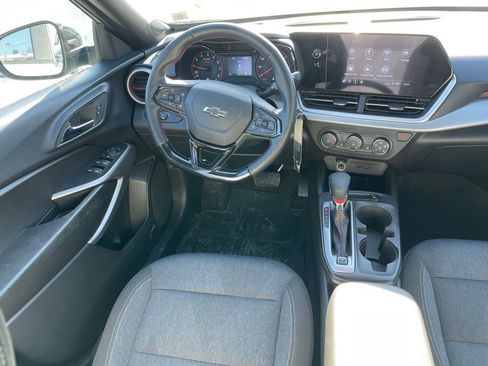 Used 2025 Chevrolet Trax RS w/ Driver Confidence Package image 8