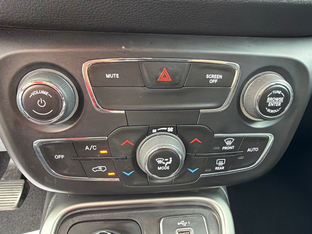 Used 2021 Jeep Compass Latitude w/ Convenience Group AWD/4WD image 39