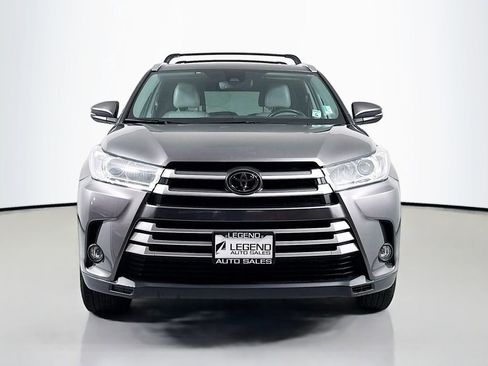 Used 2019 Toyota Highlander XLE AWD/4WD image 2
