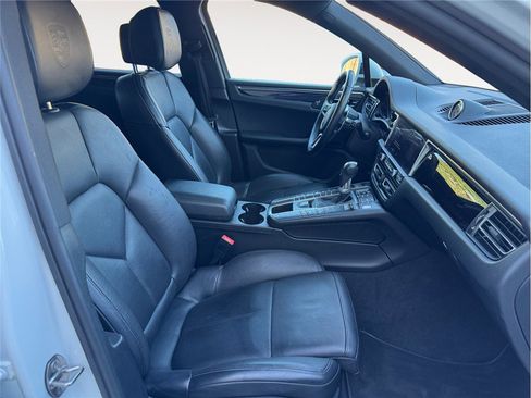 Used 2021 Porsche Macan w/ Premium Package Plus AWD/4WD image 17