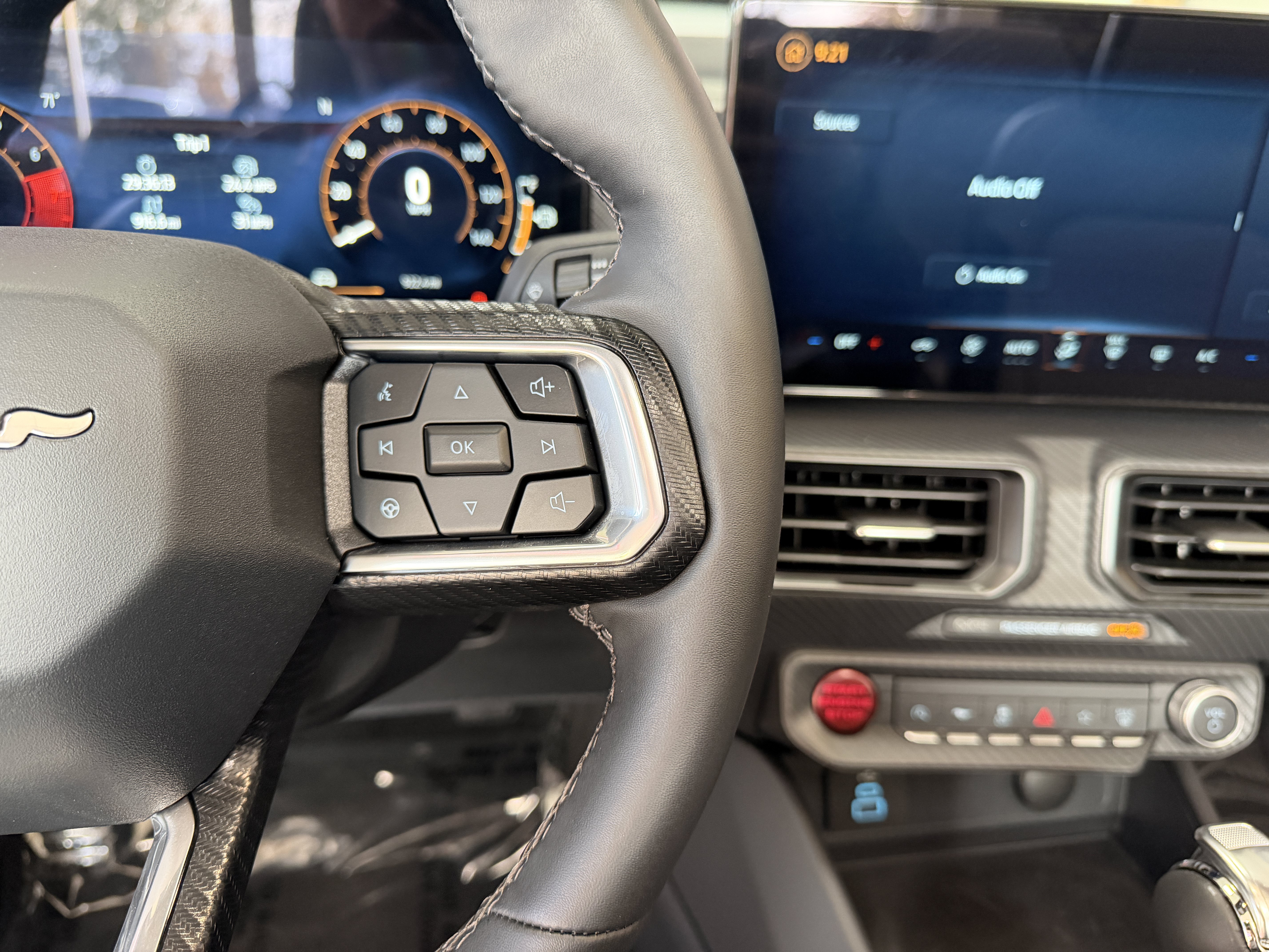 Used 2025 Ford Mustang Convertible RWD image 18
