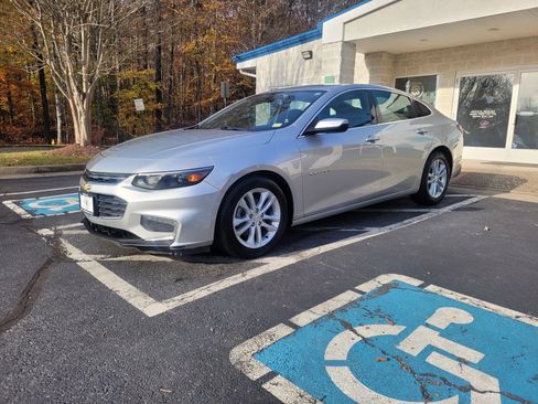 Used 2016 Chevrolet Malibu LT image 2