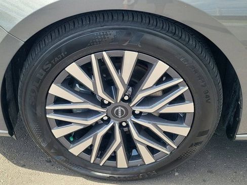 Certified 2025 Nissan Altima 2.5 SV image 10