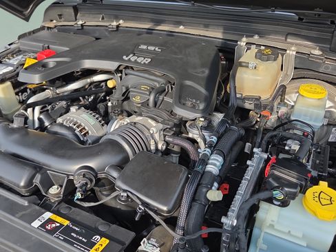 Used 2021 Jeep Wrangler Sport AWD/4WD image 15