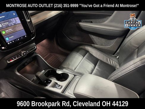 Used 2023 Volvo XC40 B5 Core image 15