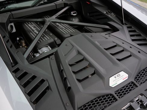 Used 2023 Lamborghini Huracan EVO image 19