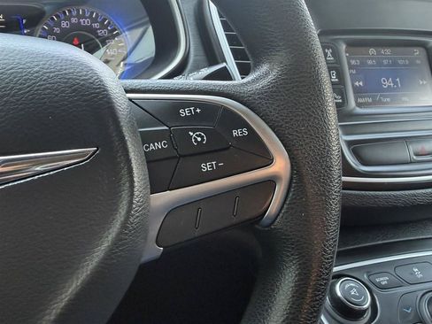 Used 2016 Chrysler 200 Limited FWD image 19