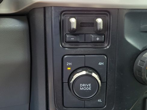 Used 2025 Ford F350 4x4 Crew Cab DRW Super Duty image 11