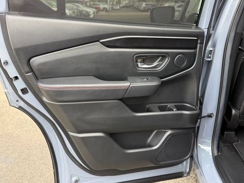 Used 2025 Honda Pilot Black Edition image 27