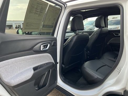 Used 2024 Jeep Compass Latitude w/ Sun and Sound Group image 29