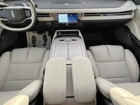 Used 2025 Lincoln Navigator L Reserve image 15