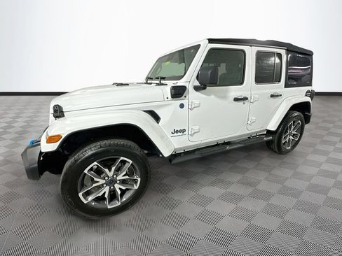 Certified 2024 Jeep Wrangler Unlimited w/ Convenience Group AWD/4WD image 4