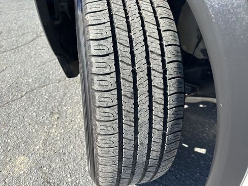 Used 2023 Nissan Rogue S image 28