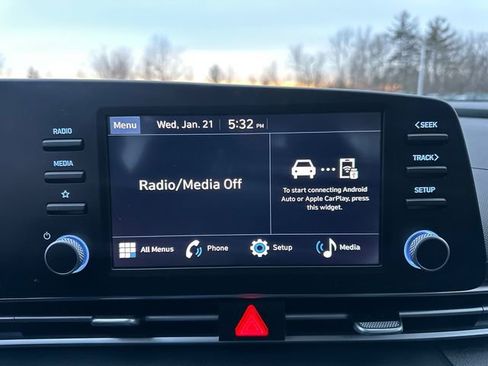 Used 2025 Hyundai Elantra SE image 30