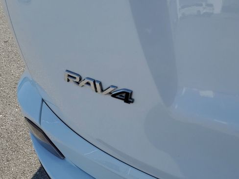 Certified 2017 Toyota RAV4 XLE image 7