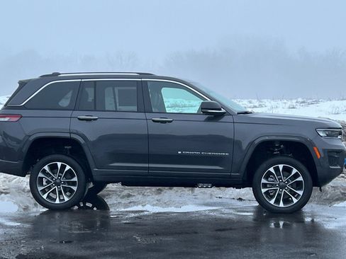 New 2024 Jeep Grand Cherokee Overland w/ Luxury Tech Group IV AWD/4WD image 4