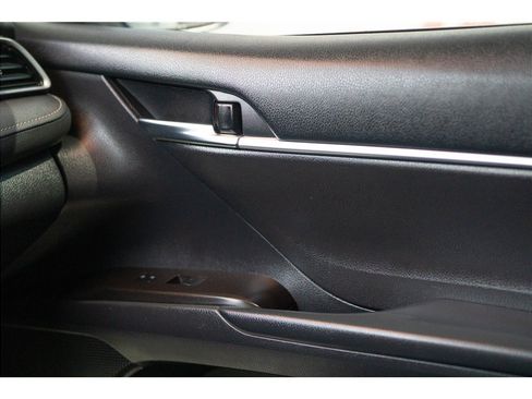 Used 2022 Toyota Camry SE FWD image 17