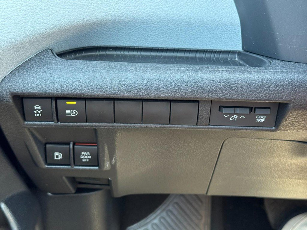 Used 2026 Toyota Sienna XLE FWD image 26