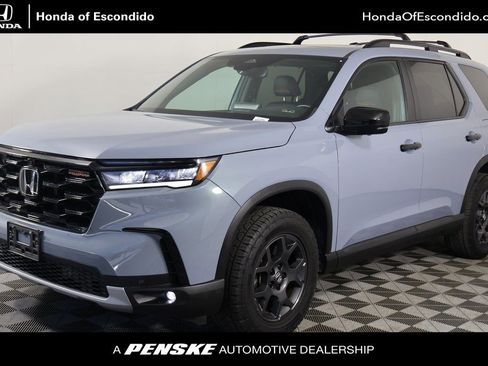 Used 2023 Honda Pilot TrailSport image 1