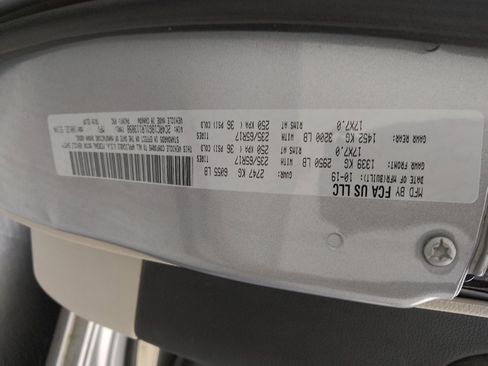 Used 2020 Chrysler Pacifica Touring-L image 33