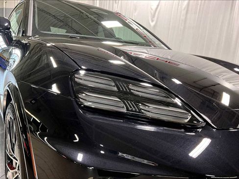 New 2026 Porsche Macan Turbo Electric AWD/4WD image 12